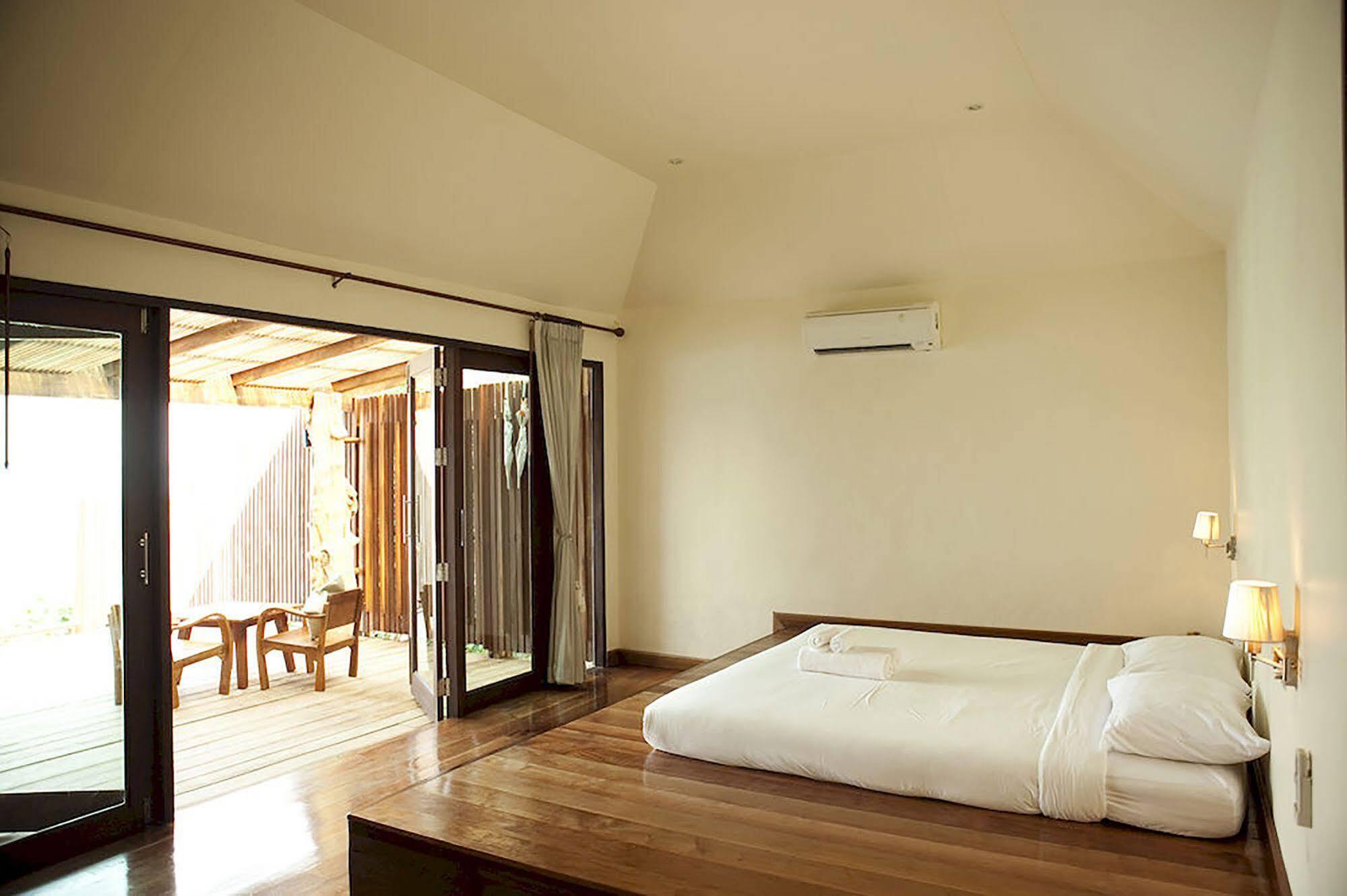 Captain Hook Resort @Koh Kood Ko Kut Экстерьер фото